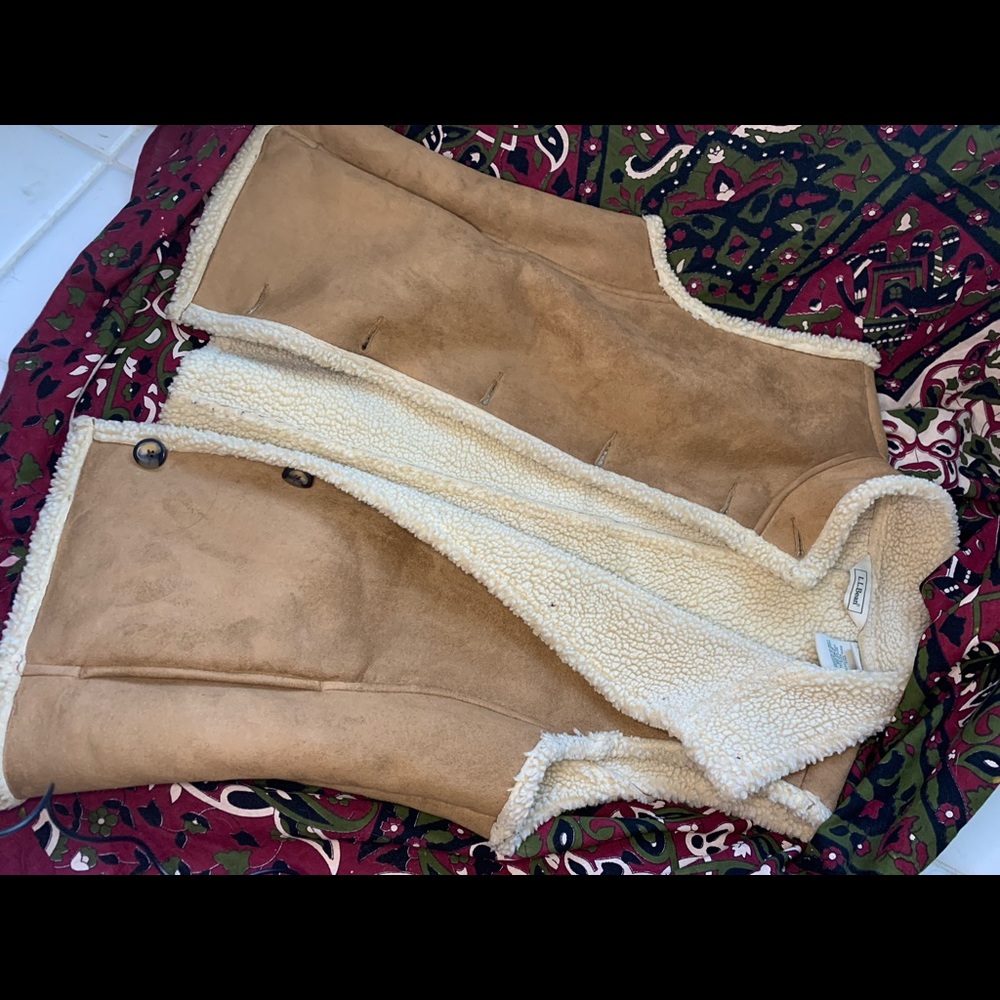 Suede vest with fleece lining
